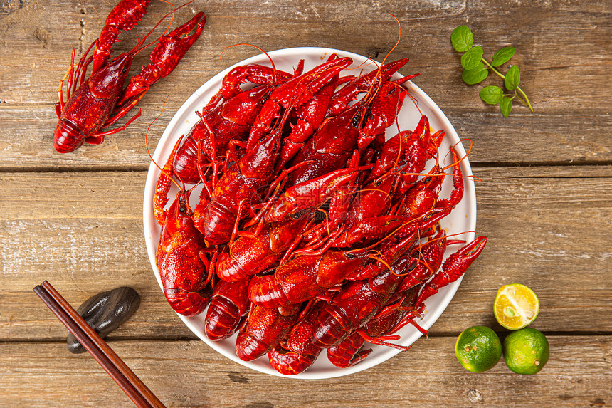 俯拍麻辣小龍蝦